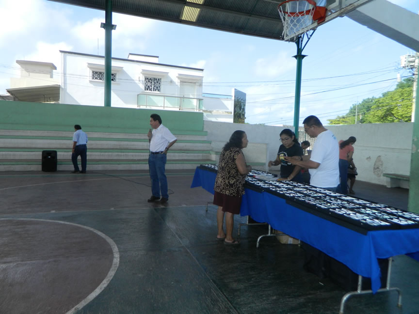 En el municipio de Tizimín, Yucatán, se realizaron más de 240 exámenes de la vista a yucatecos con problemas visuales.
