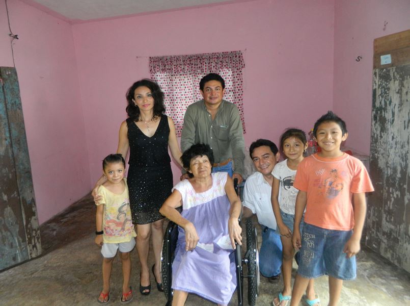“Las oficinas de enlace han beneficiado y apoyado a cientos de yucatecos. He escuchado muchas demandas y sé que debemos trabajar aún mejor para el beneficio de toda mi gente”, enfatizó Ávila Ruiz.