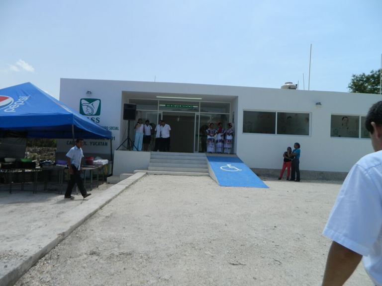 Inauguramos un dispensario médico del IMSS en el municipio de Calotmul, donde los vecinos podrán recibir atención y consultas médicas.
